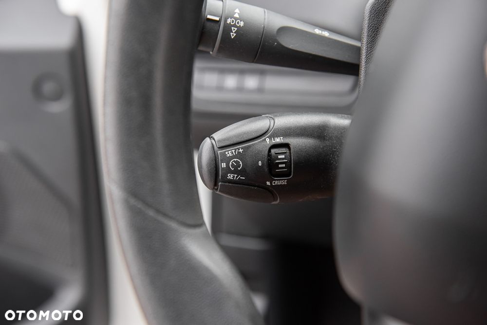 Peugeot 208 1.6 BlueHDi Allure S&S - 18