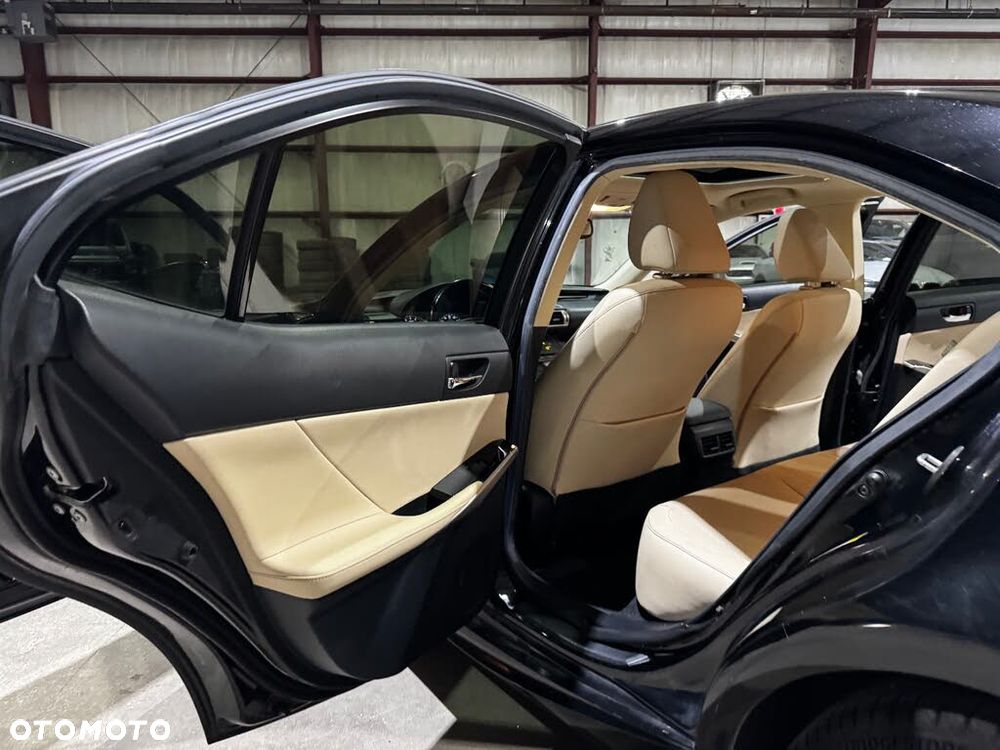 Lexus IS 200t Prestige - 11