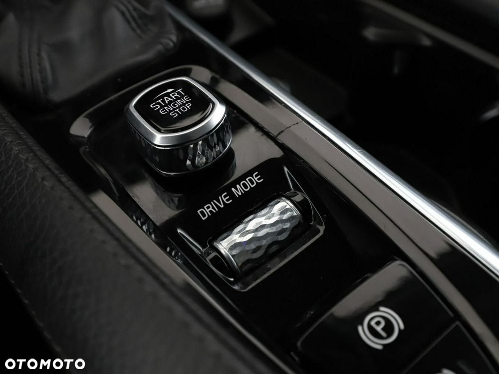Volvo V90 D3 Momentum Pro - 30