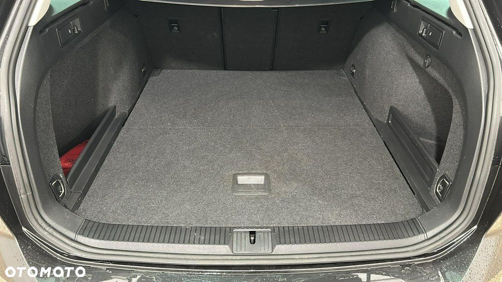 Volkswagen Passat - 11