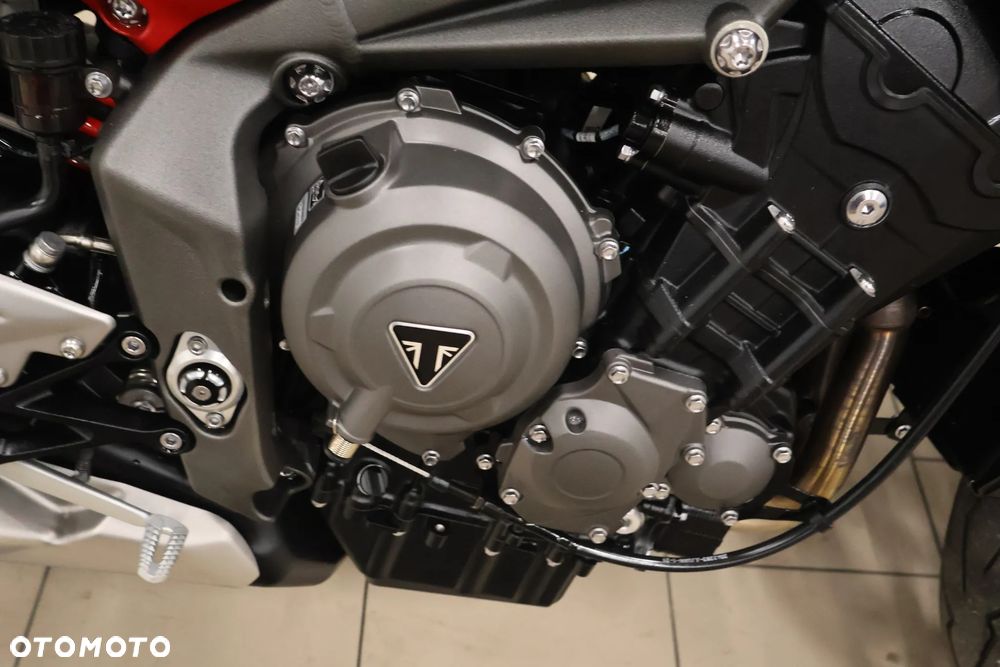 Triumph Street Triple - 18