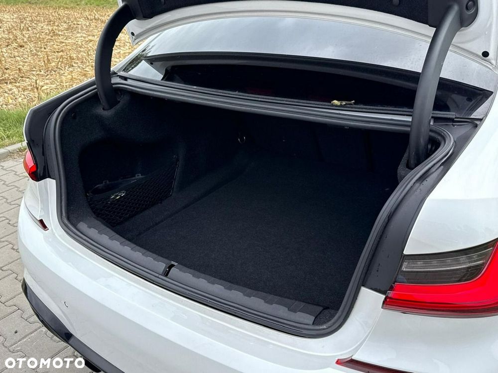 BMW Seria 3 330d M Sport sport - 17