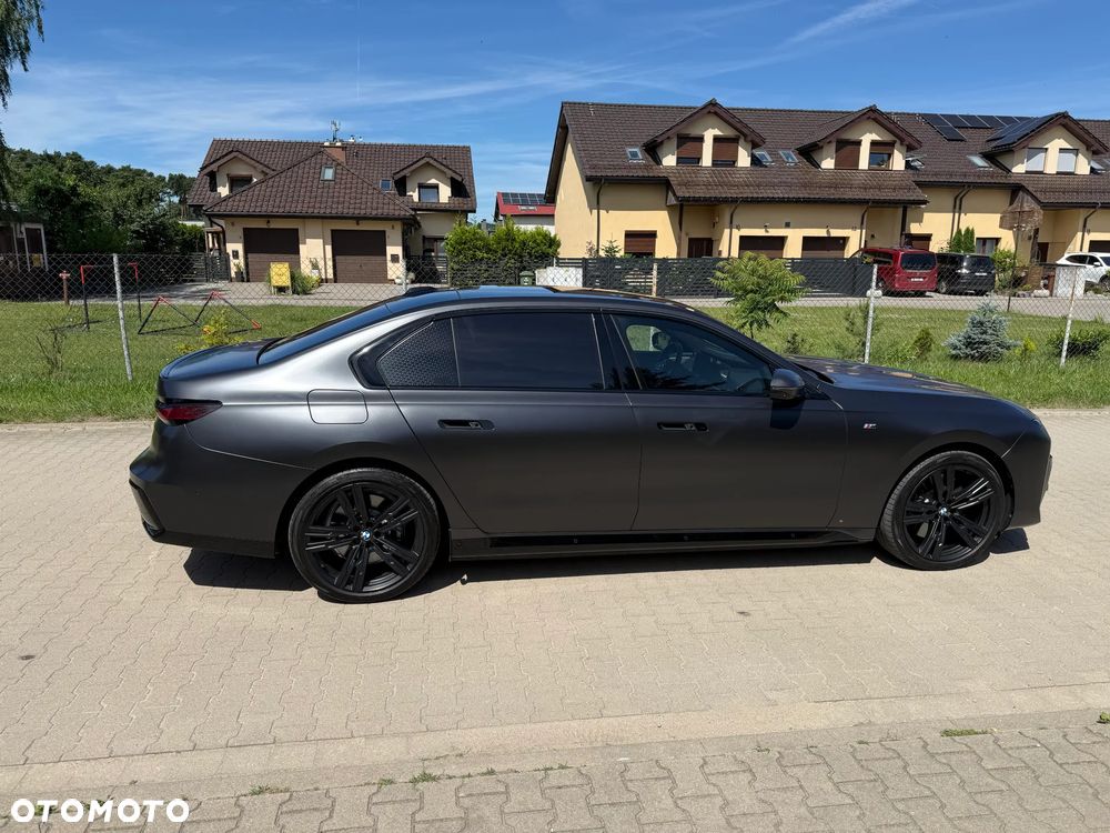 BMW i7 105.7kWh xDrive60 Individual Edition - 2