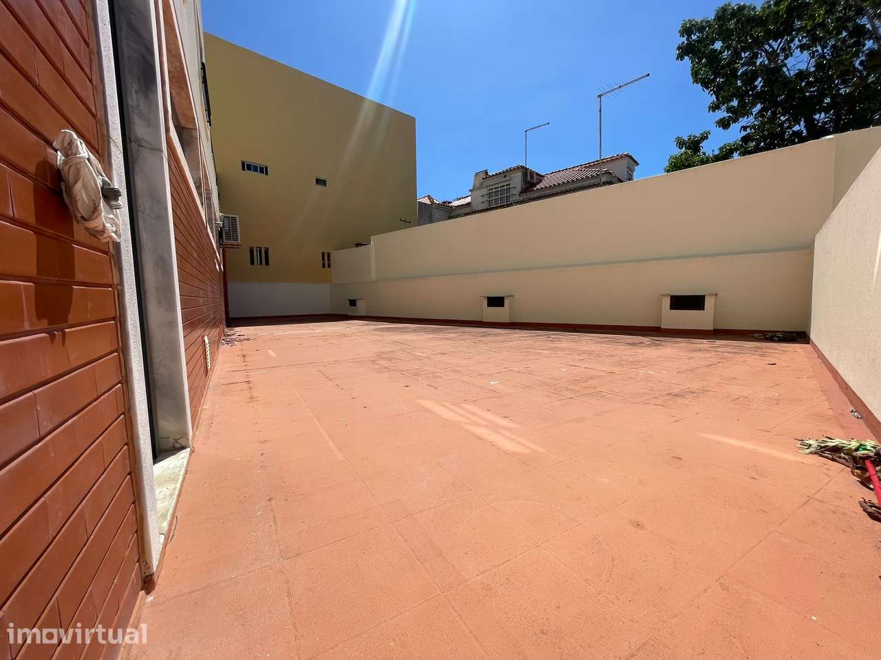 Espaço Comercial 120 m² + Terraço 90 m² | Linda-a-Velha - Para alugar - Grande imagem: 3/9