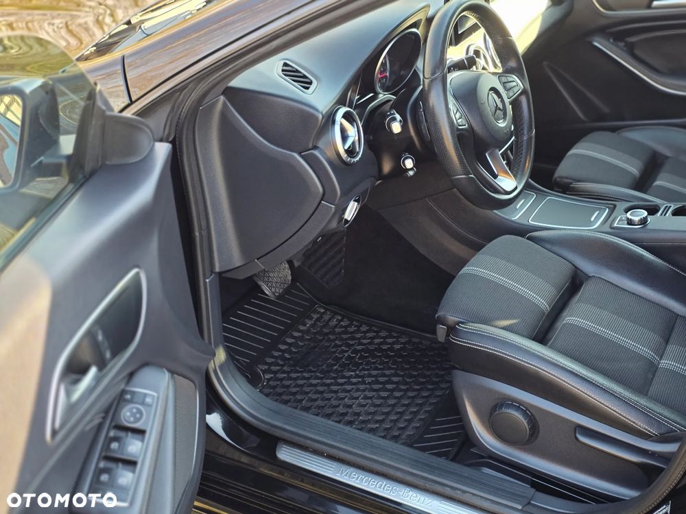 Mercedes-Benz CLA 180 7G-DCT Peak Edition - 9