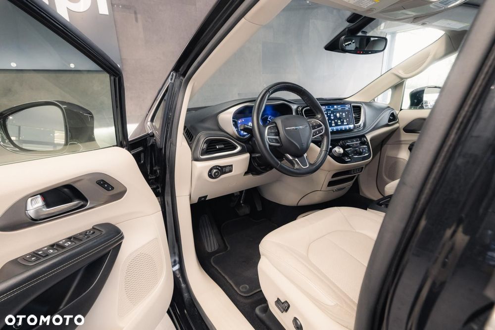 Chrysler Pacifica - 10