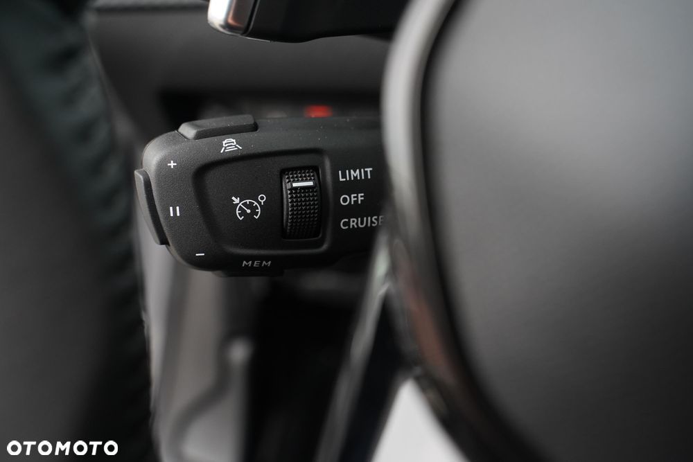 Peugeot 208 1.2 mHEV Allure - 18