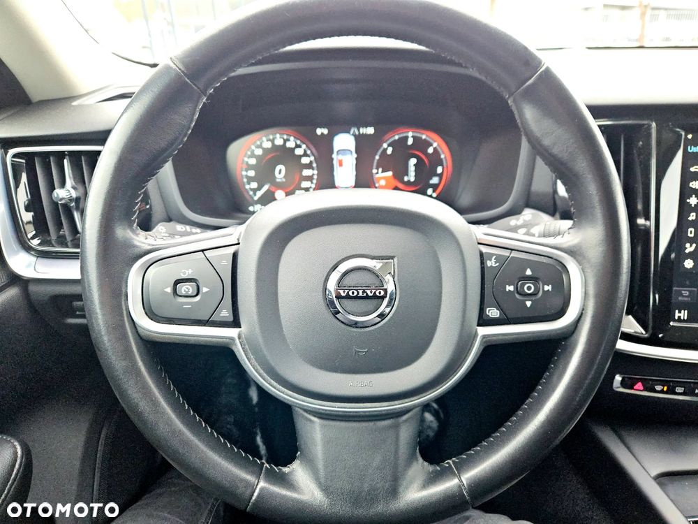 Volvo V60 D4 Momentum - 29