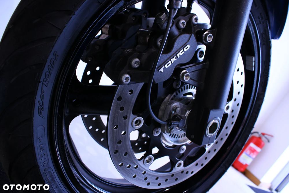 Suzuki GSX - 23