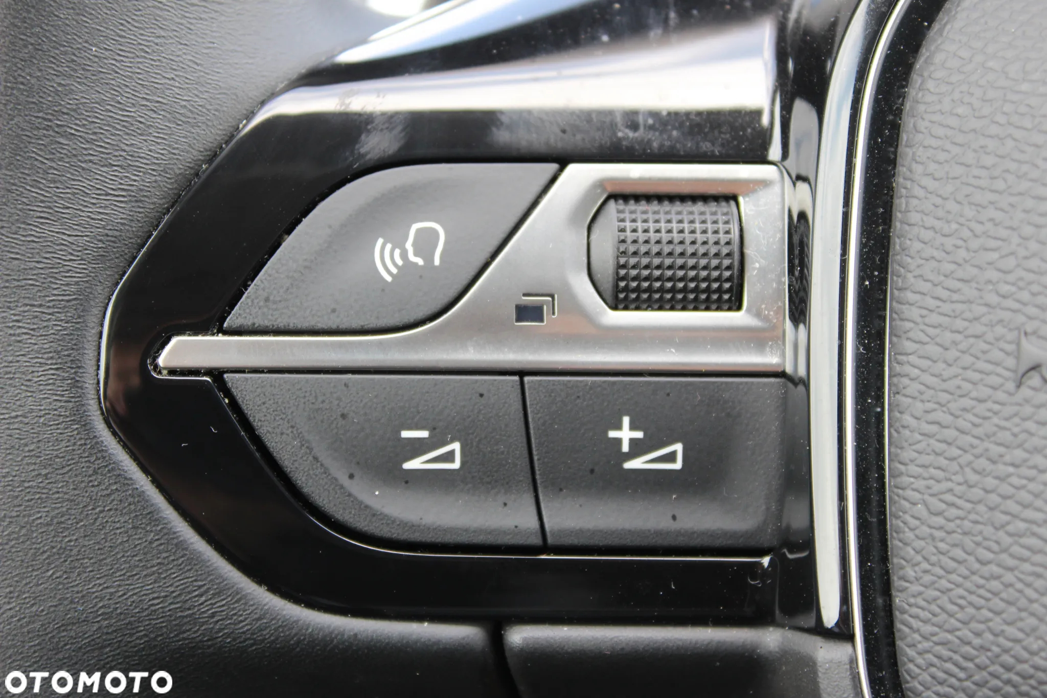 Peugeot 3008 1.2 PureTech Allure S&S EAT8 - 19