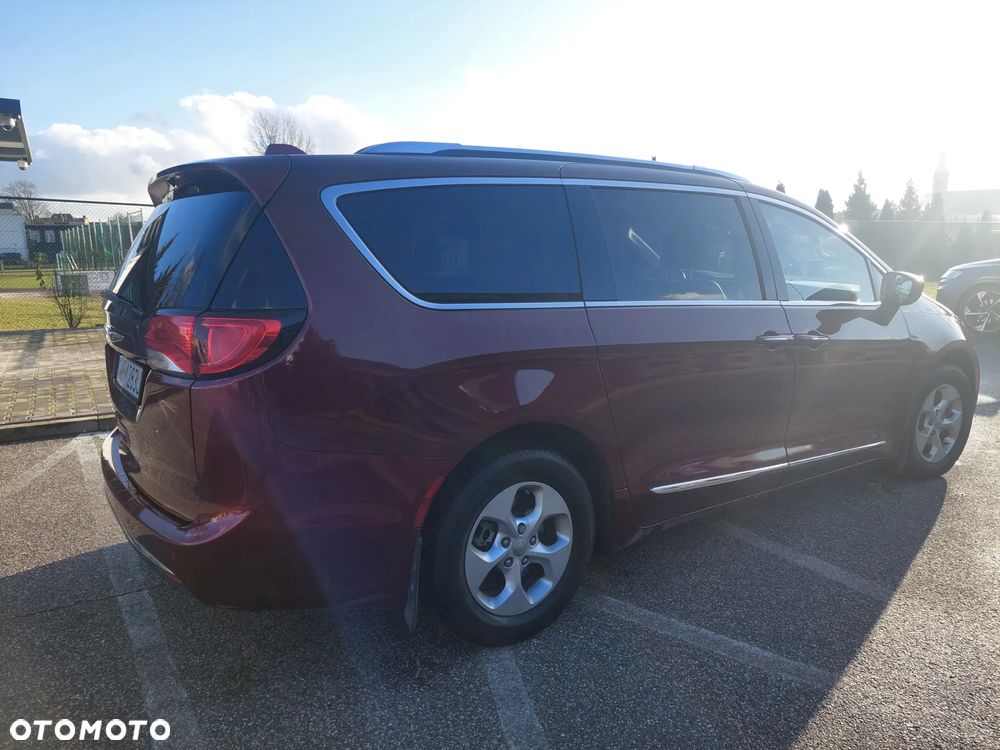 Chrysler Pacifica - 4