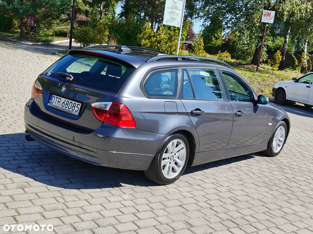 BMW Seria 3 318i - 10