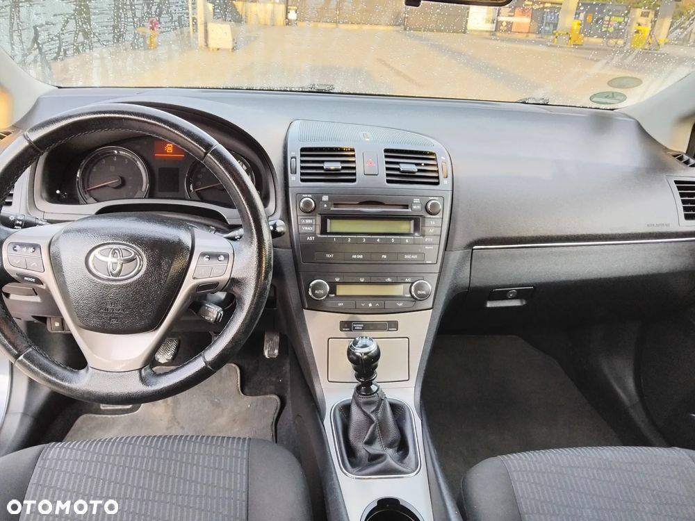 Toyota Avensis 1.8 Sol - 19