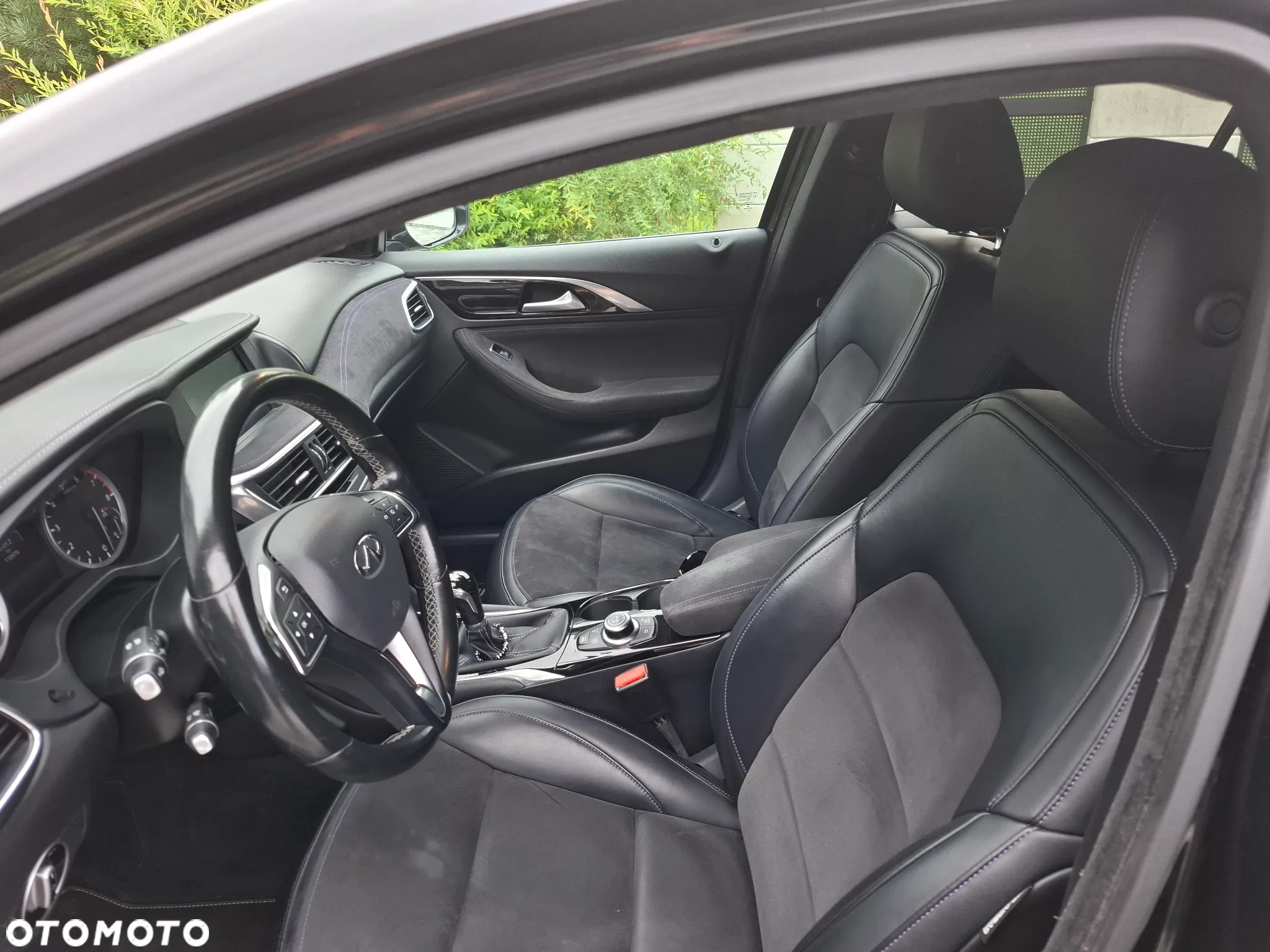 Infiniti Q30 1.6t Premium - 10