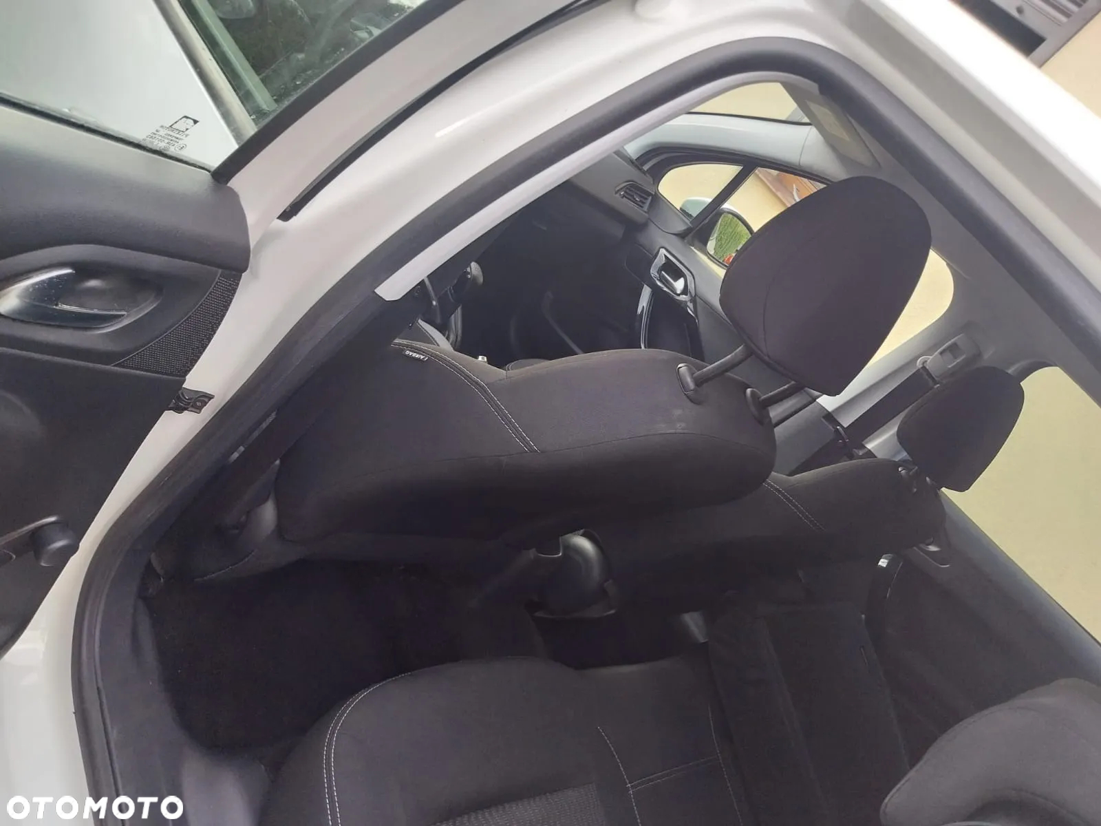 Peugeot 208 - 17