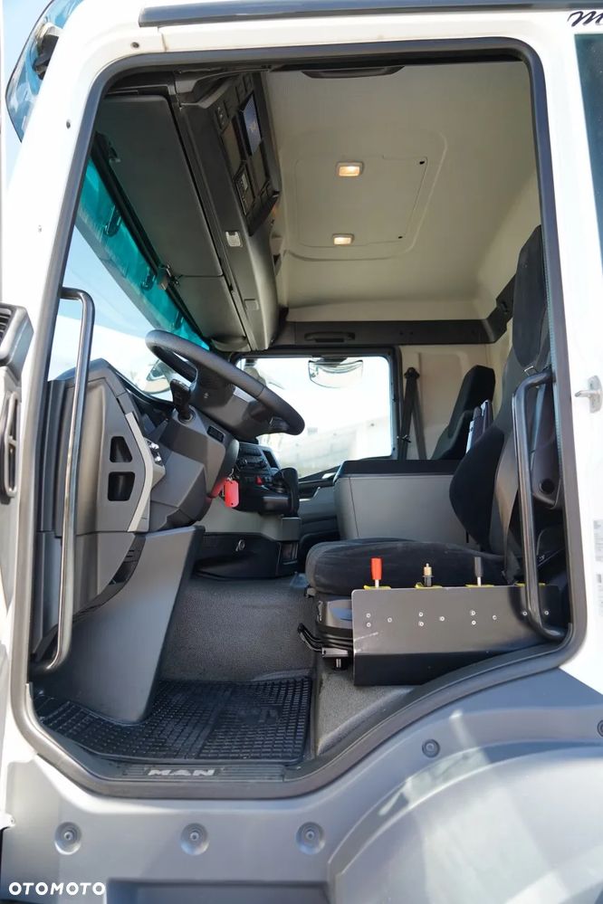 MAN TGS 35.470 / 8x4 / WYWROTKA 2 STRONNA / HYDROKLAPA / HYDROBURTA / BORDMATIK / OPONY 100% / NAVI RIO / EURO 6 - 27