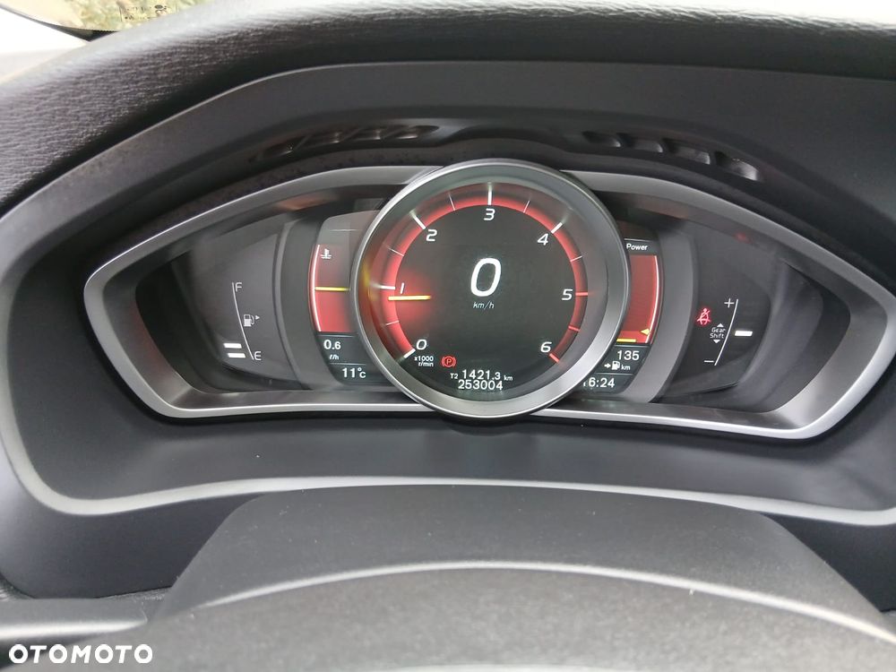 Volvo V40 D2 - 24