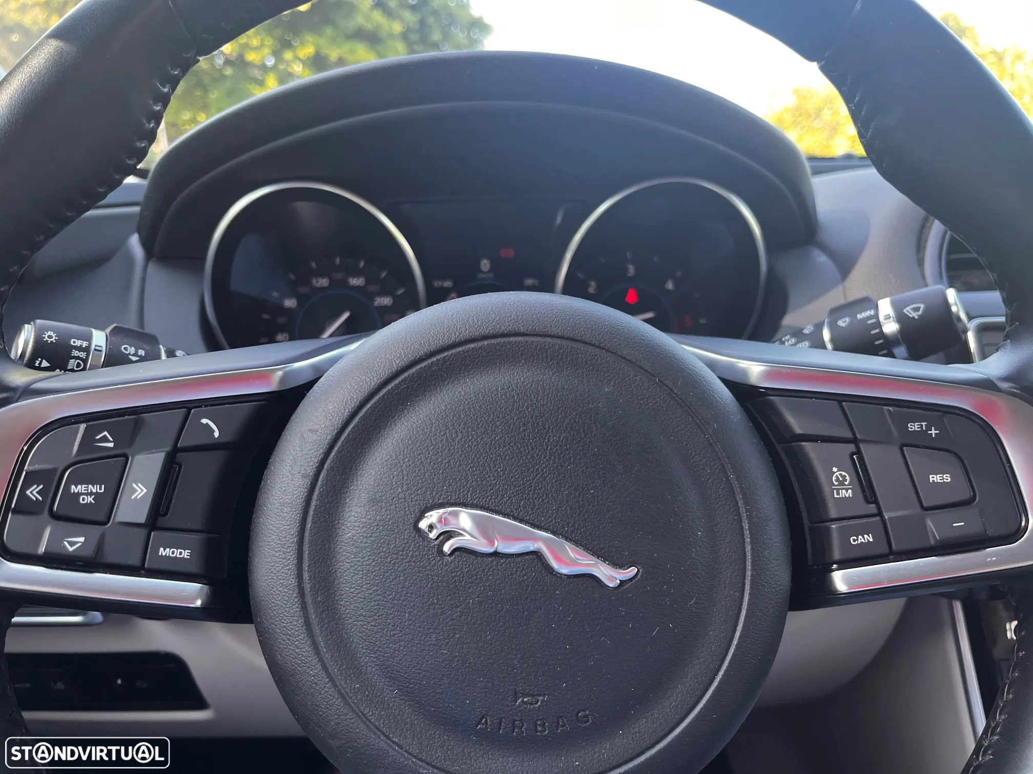 Jaguar XE 2.0 D Prestige - 10