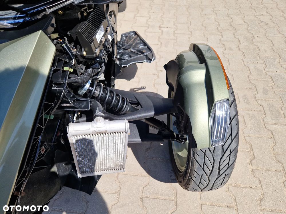 Can-Am Spyder - 11