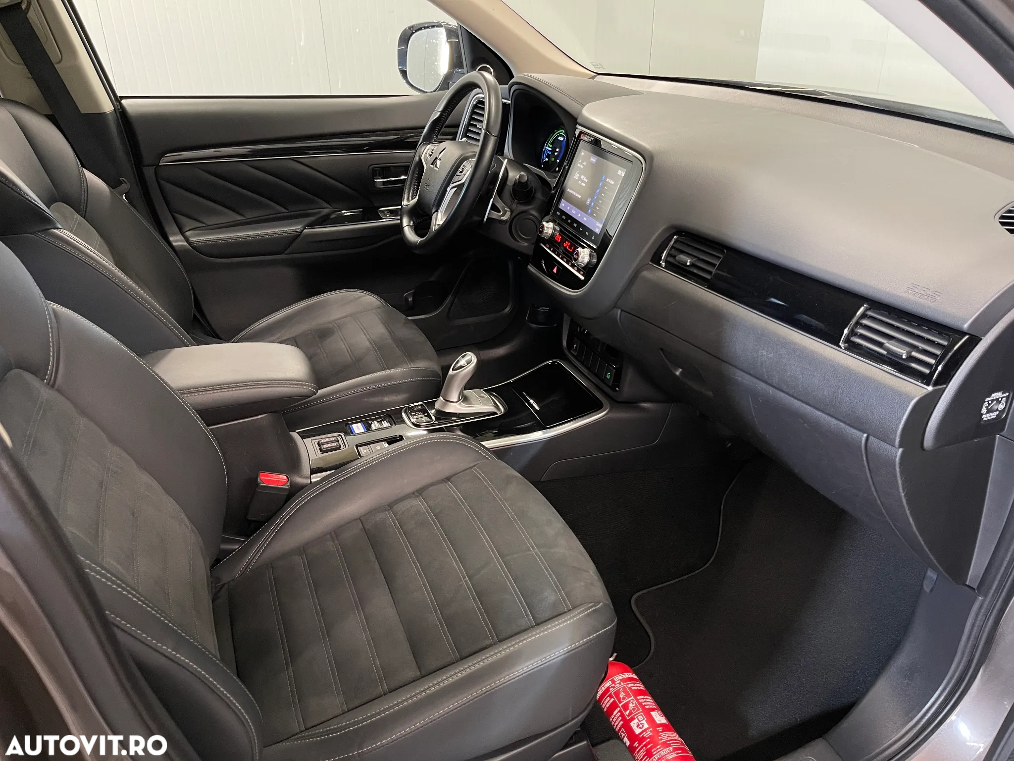 Mitsubishi Outlander - 10