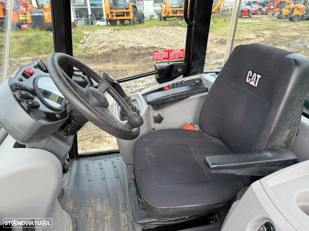 Caterpillar 906M - 10
