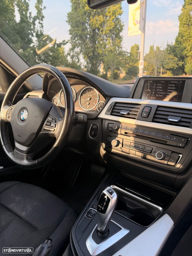 BMW 318 d Auto - 30