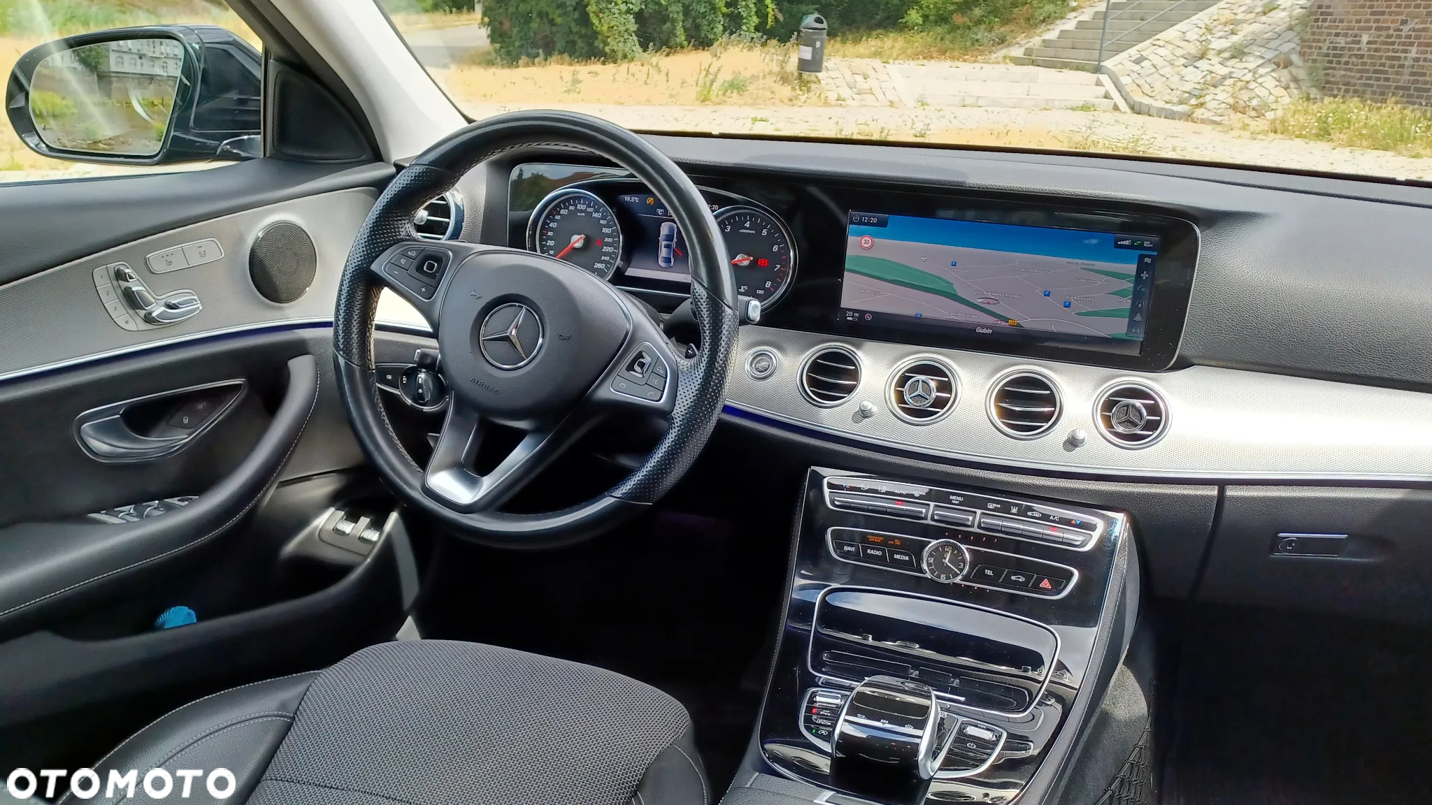 Mercedes-Benz Klasa E 200 CGI BlueEFFICIENCY Automatik Avantgarde - 36