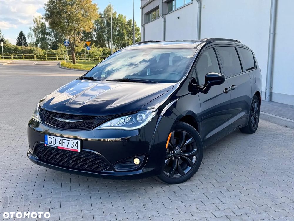 Chrysler Pacifica - 4