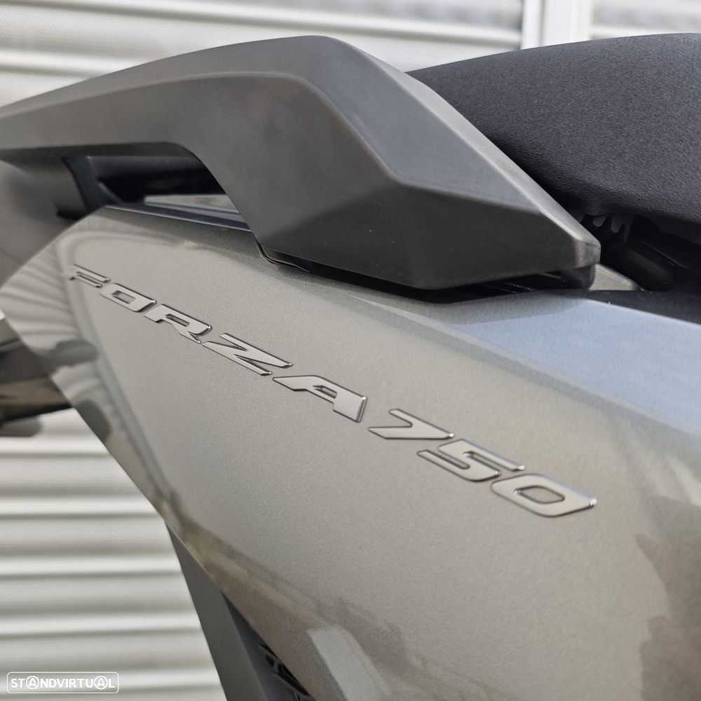 Honda Forza 750 - 11