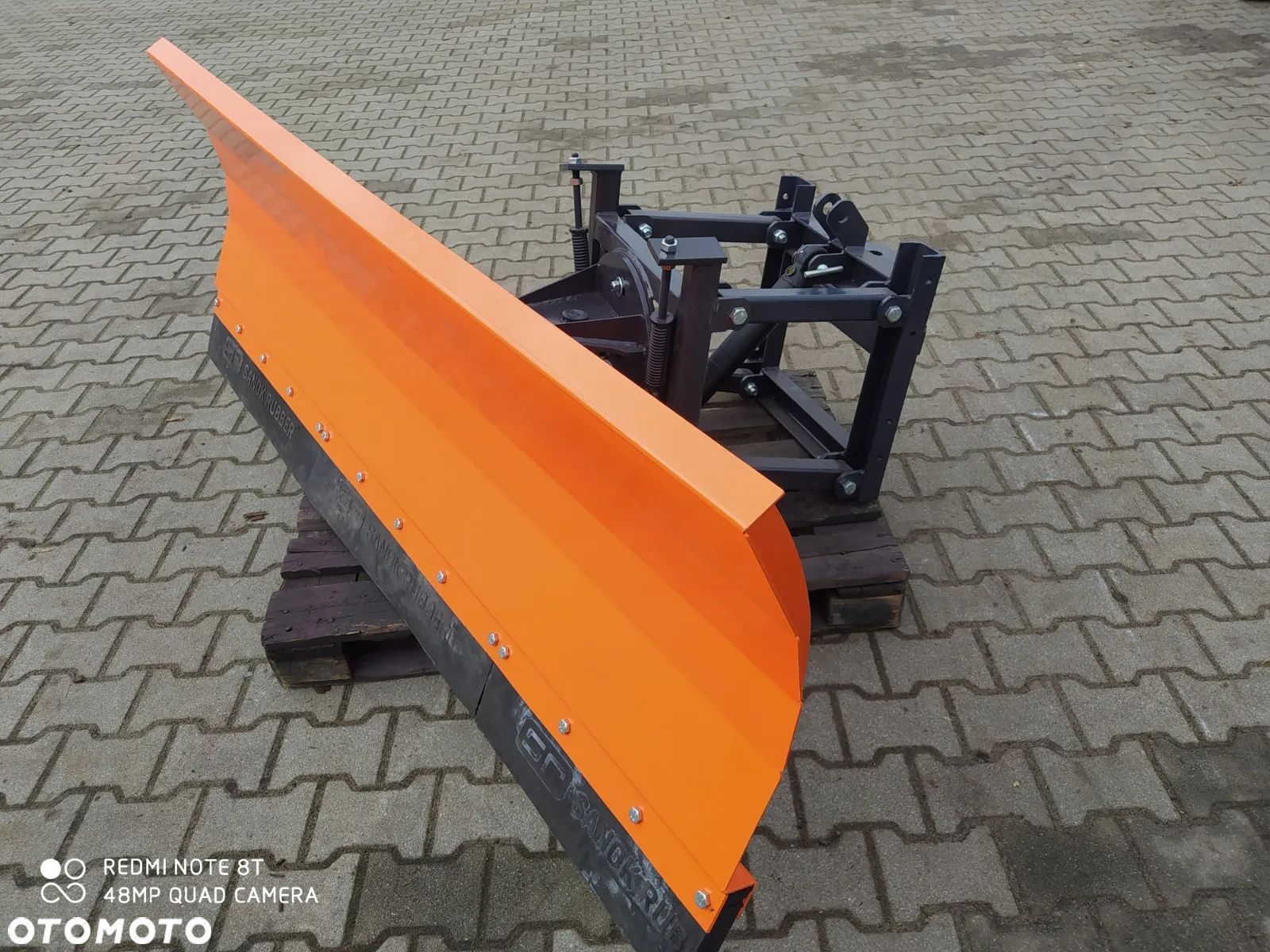 Pług do śniegu odśnieżny 2,0 m montowany do ciągnika C-330 C-360 MF - 1