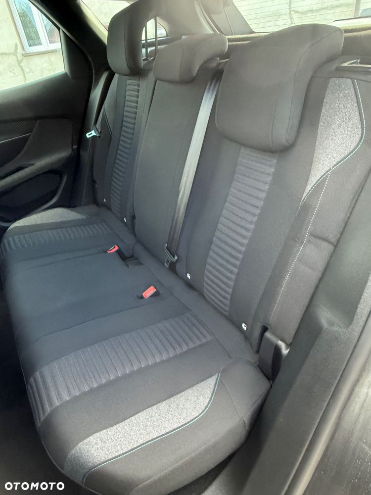 Peugeot 3008 1.2 PureTech Active Pack S&S EAT8 - 11