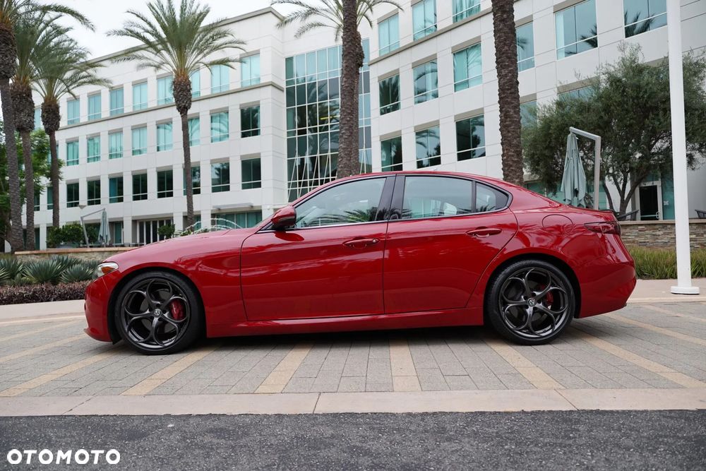Alfa Romeo Giulia 2.0 Turbo 16V AT8-Q4 Ti - 3