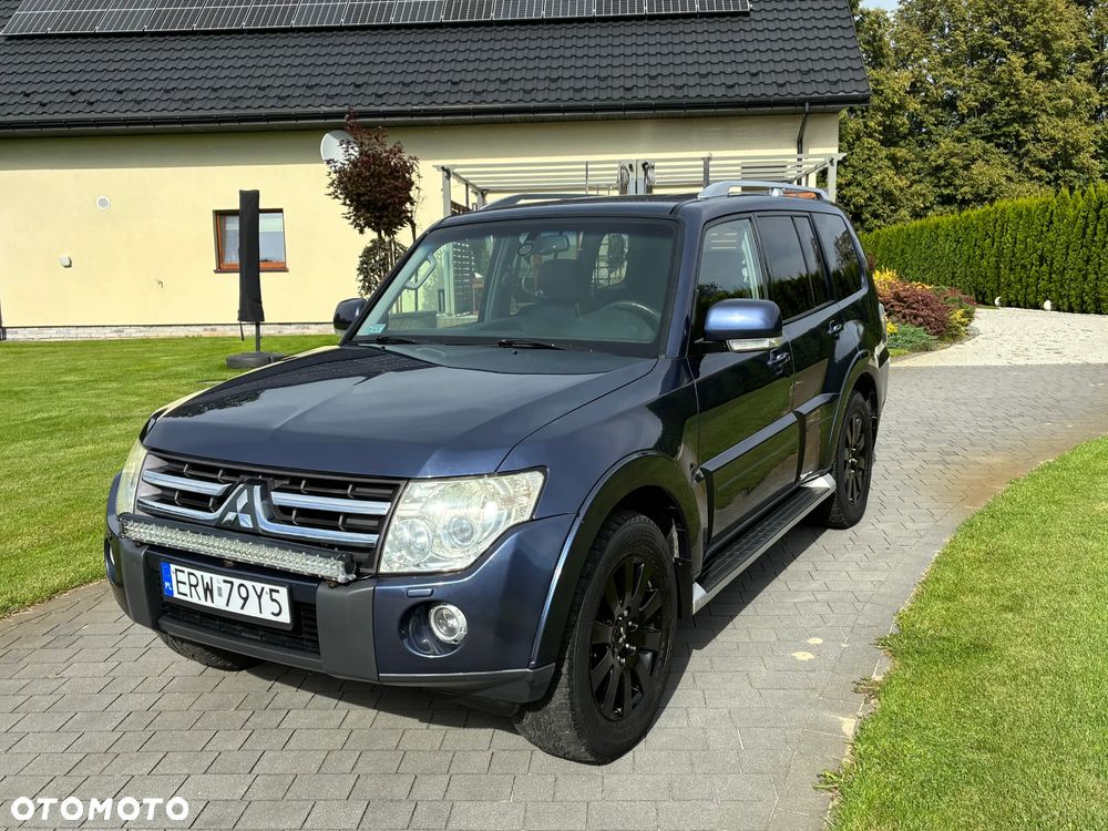 Mitsubishi Pajero - 1