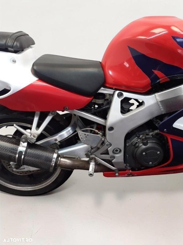 Honda CBR 900RR Fireblade - 15