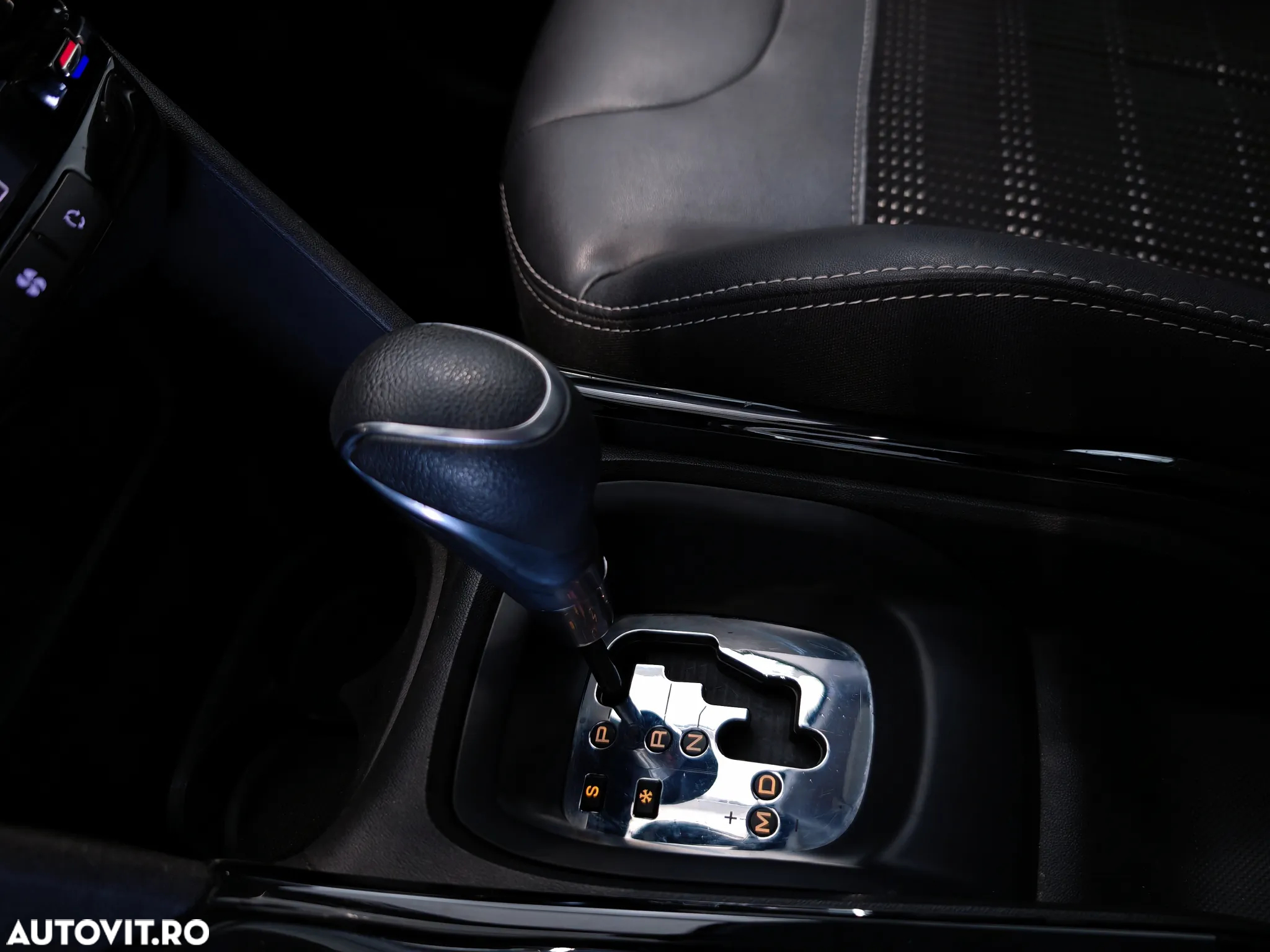 Peugeot 2008 1.2 PureTech Turbo EAT6 S&S Allure - 19