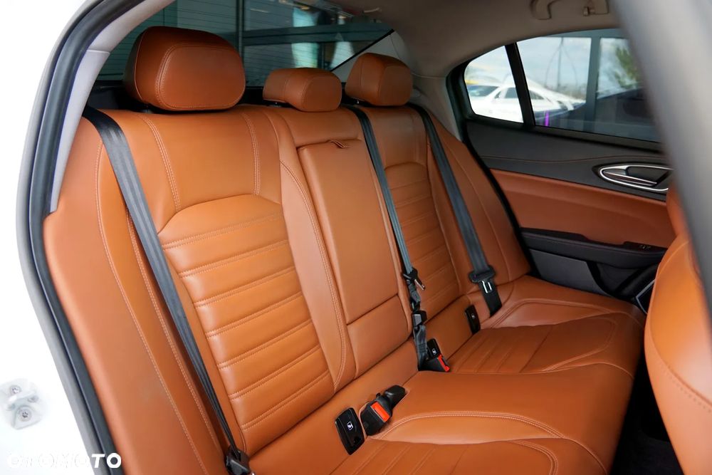 Alfa Romeo Giulia 2.0 Turbo Super - 26