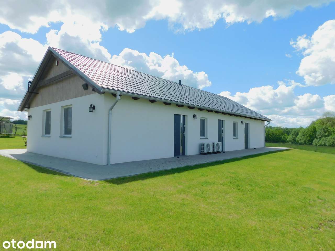 Dom Wolnostojący w Pobliżu Jeziora Okrągłe.