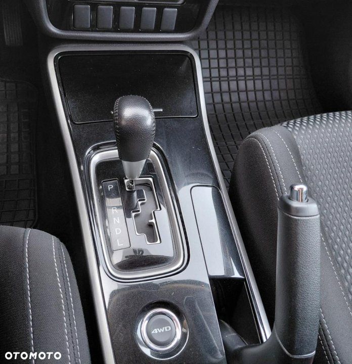 Mitsubishi Outlander - 30