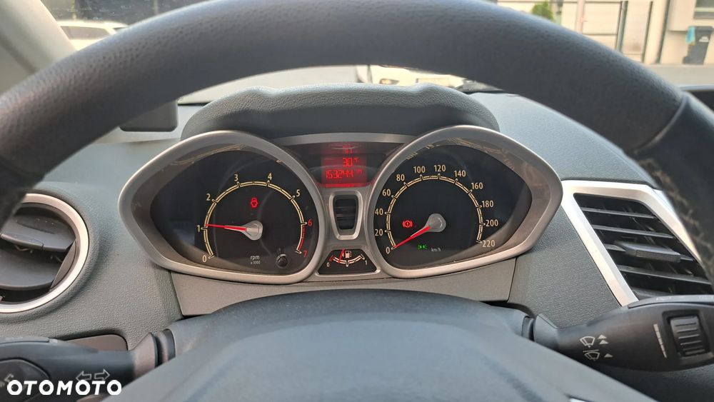 Ford Fiesta - 25