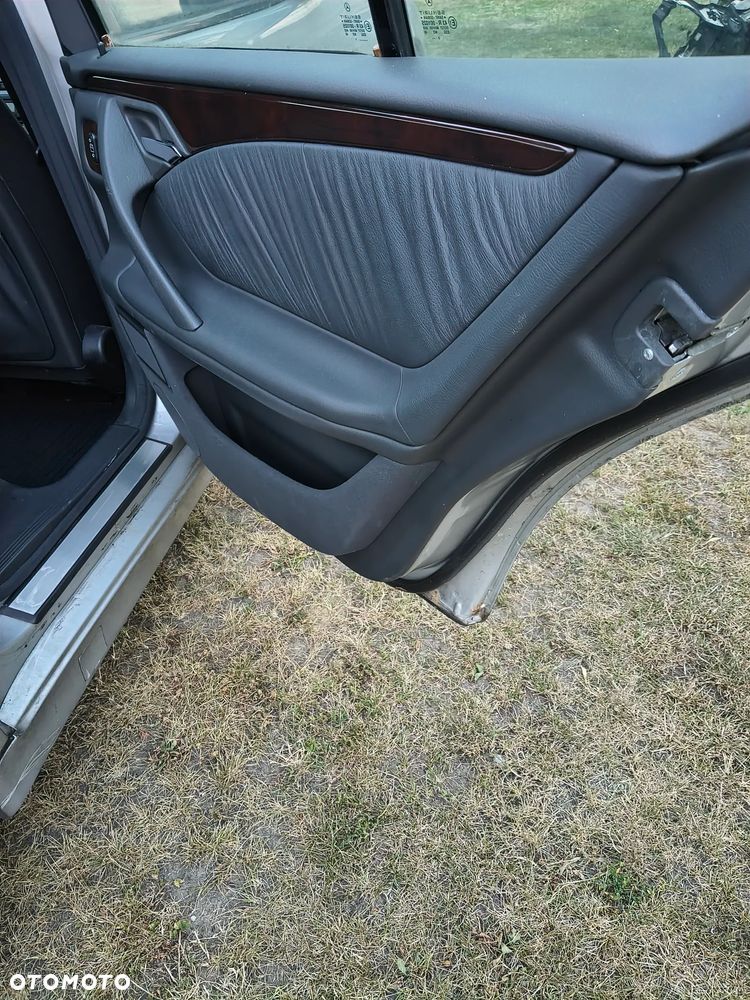 Mercedes-Benz Klasa E 280 4 Matic Elegance - 35