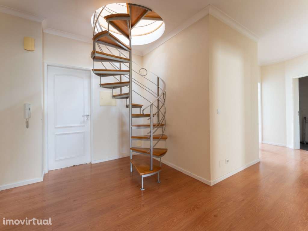 Apartamento T4 +1 com vista para as encostas verdejantes de Alcobaça - Grande imagem: 5/50