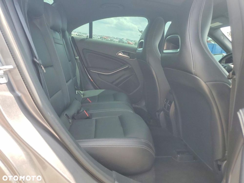 Mercedes-Benz CLA 250 4Matic 7G-DCT - 10