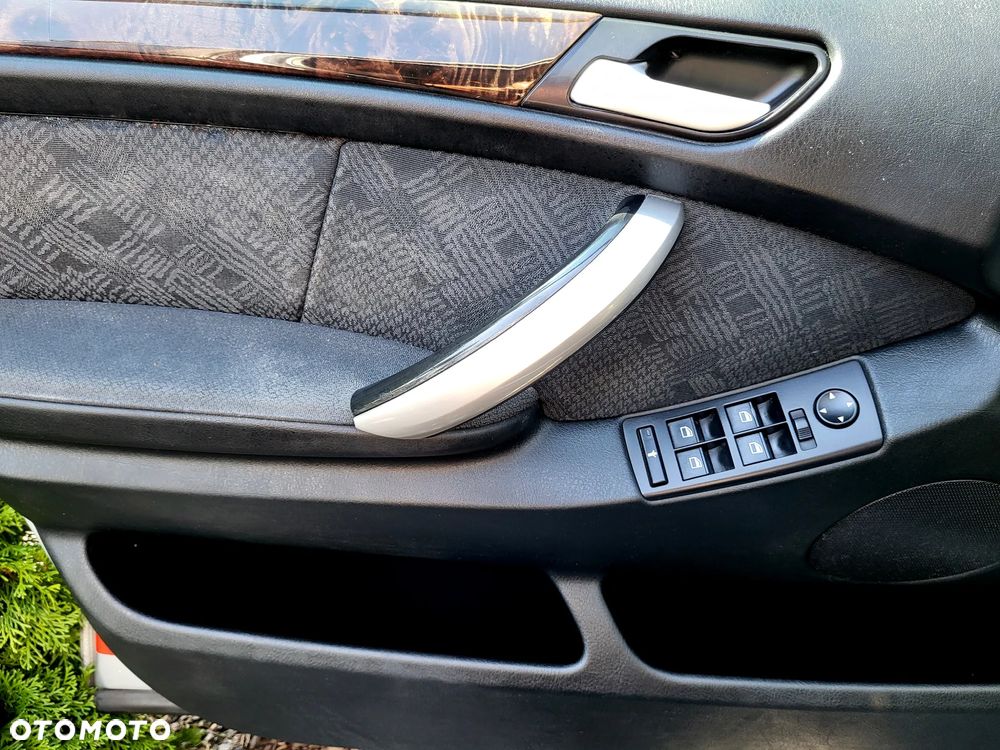 BMW X5 4.4i - 17