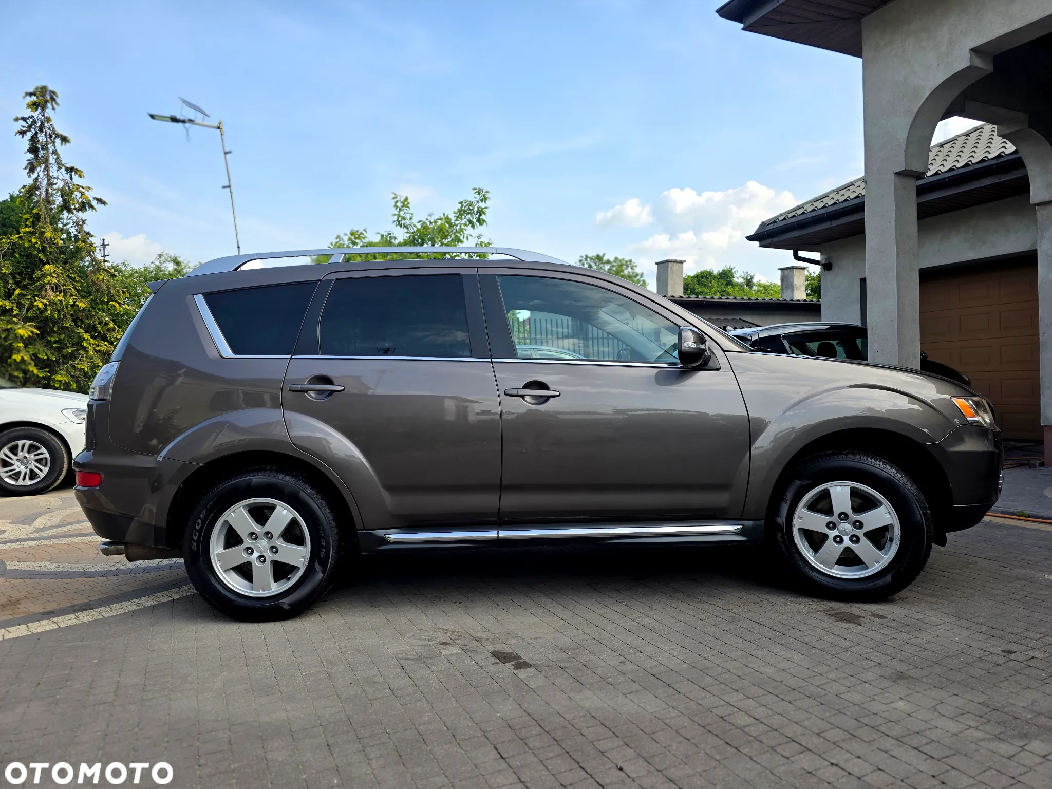 Mitsubishi Outlander - 8