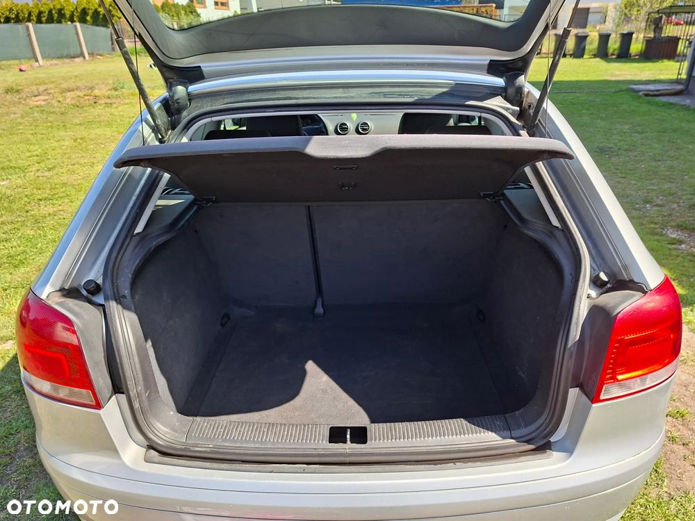 Audi A3 3-drzwiowe 1.6 FSI Ambiente - 8