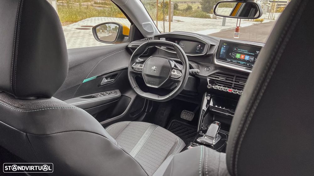 Peugeot 208 - 22