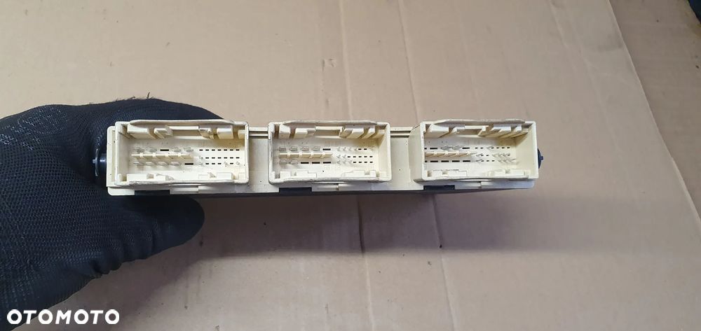 Moduł sterownik fotela prawy przód Mercedes GL X166 W166 A1668203426 - 2