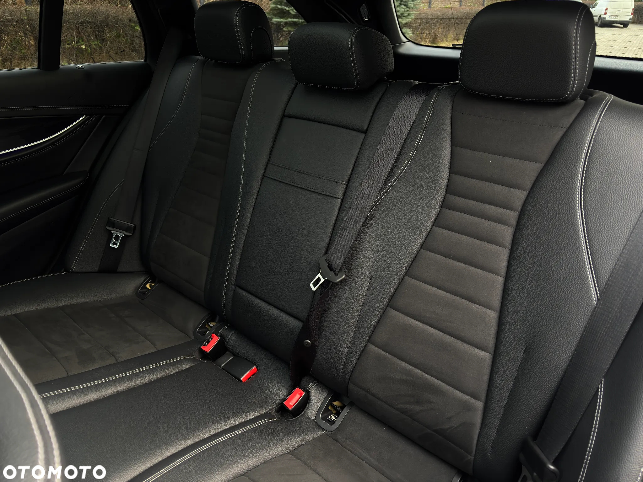 Mercedes-Benz Klasa E 220 d T 9G-TRONIC AMG Line - 32