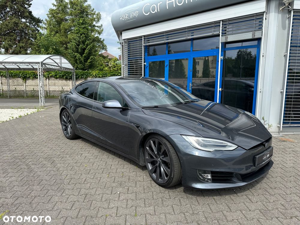 Tesla Model S - 8