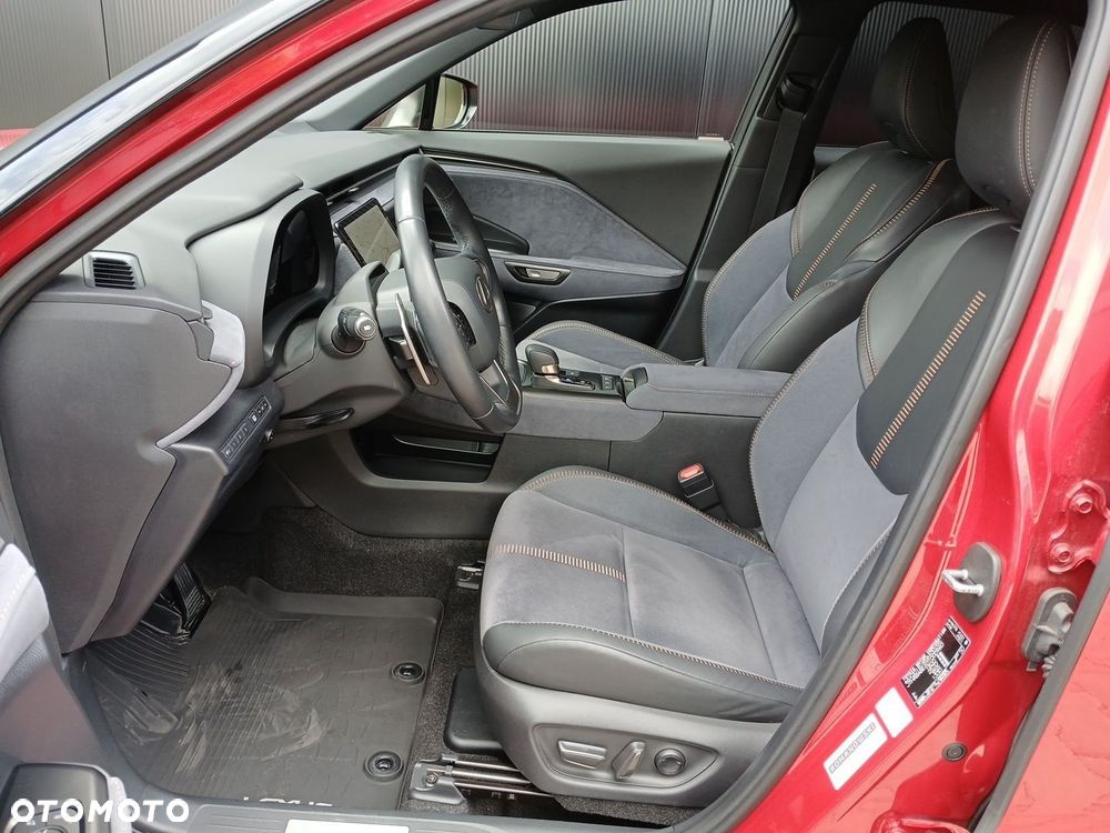 Lexus LBX 1.5 Hybrid Cool AWD - 14